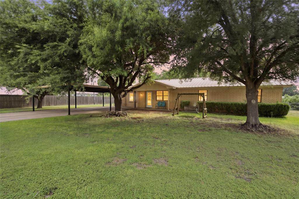 1002 Caron Street - Photo 1