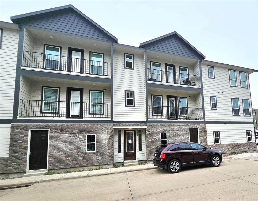 206 Village Way - Photo 1