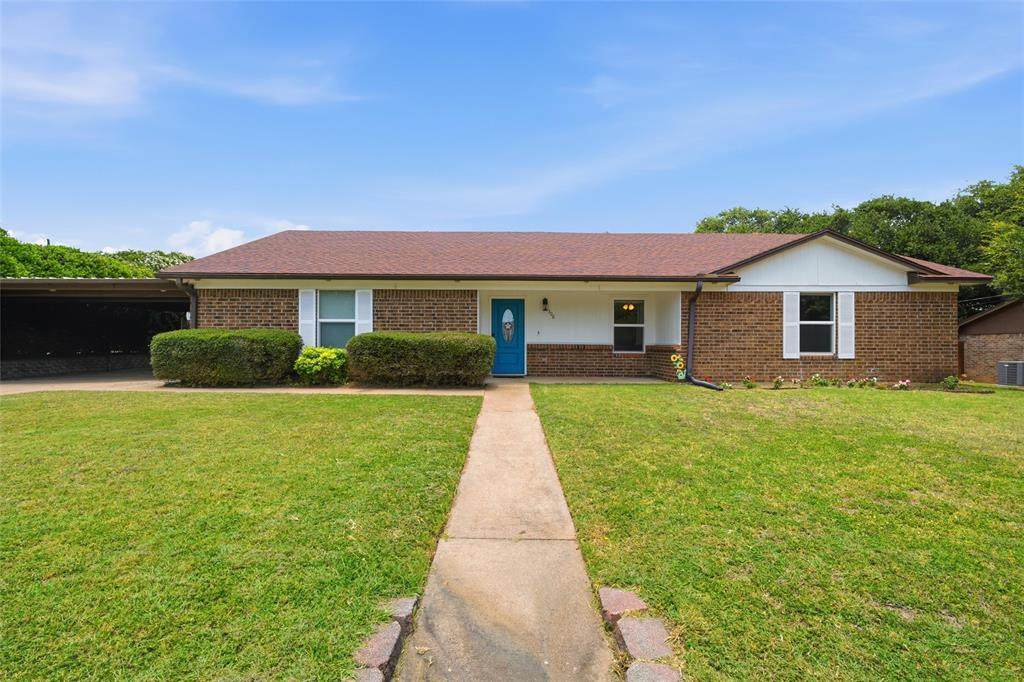 308 Oakwood Lane - Photo 1