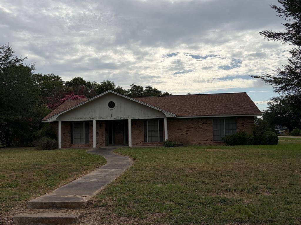 609 Ross Avenue - Photo 1