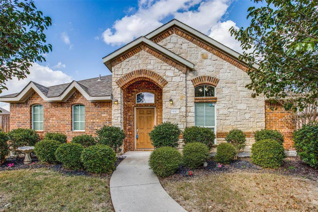 1627 Summerfield Drive - Photo 1