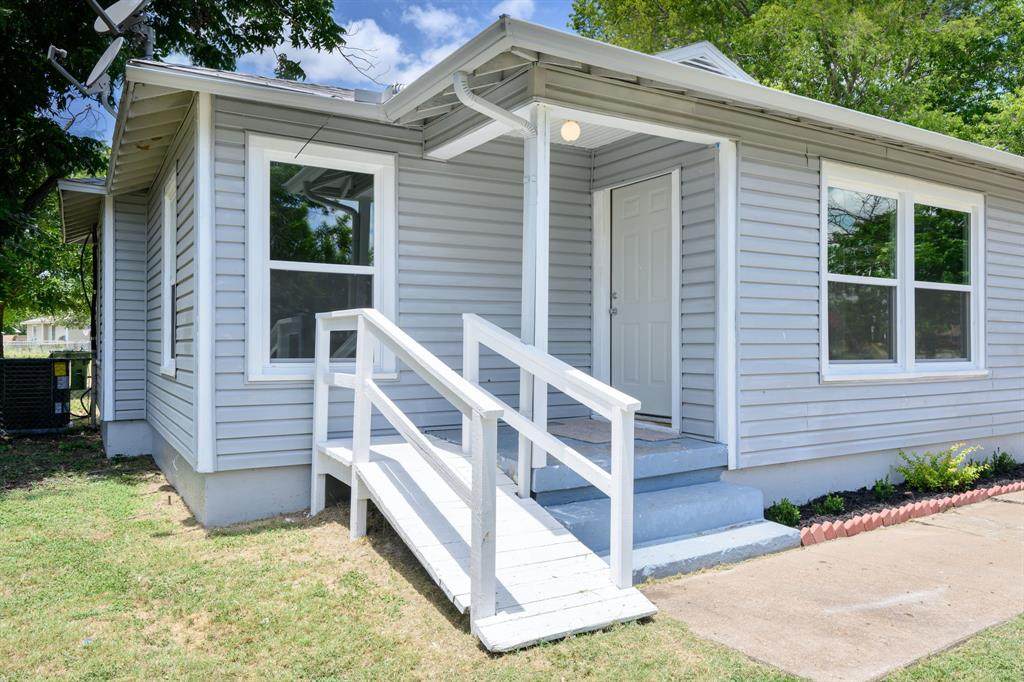 1906 15th Avenue - Photo 1