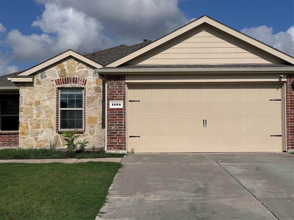 1404 Pampa Grass Drive - Photo 1