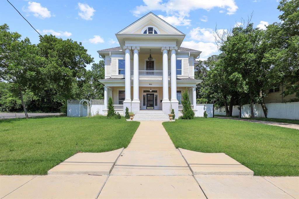 511 Travis Street - Photo 1