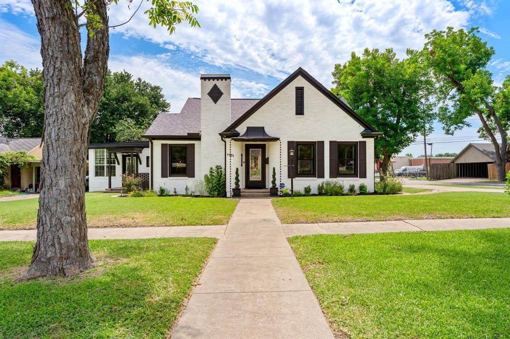 1501 5th Street - Photo 1