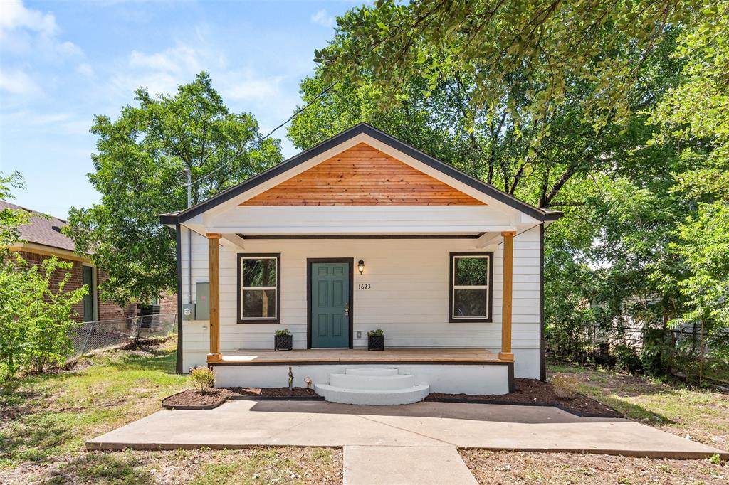 1623 Burnett Avenue - Photo 1