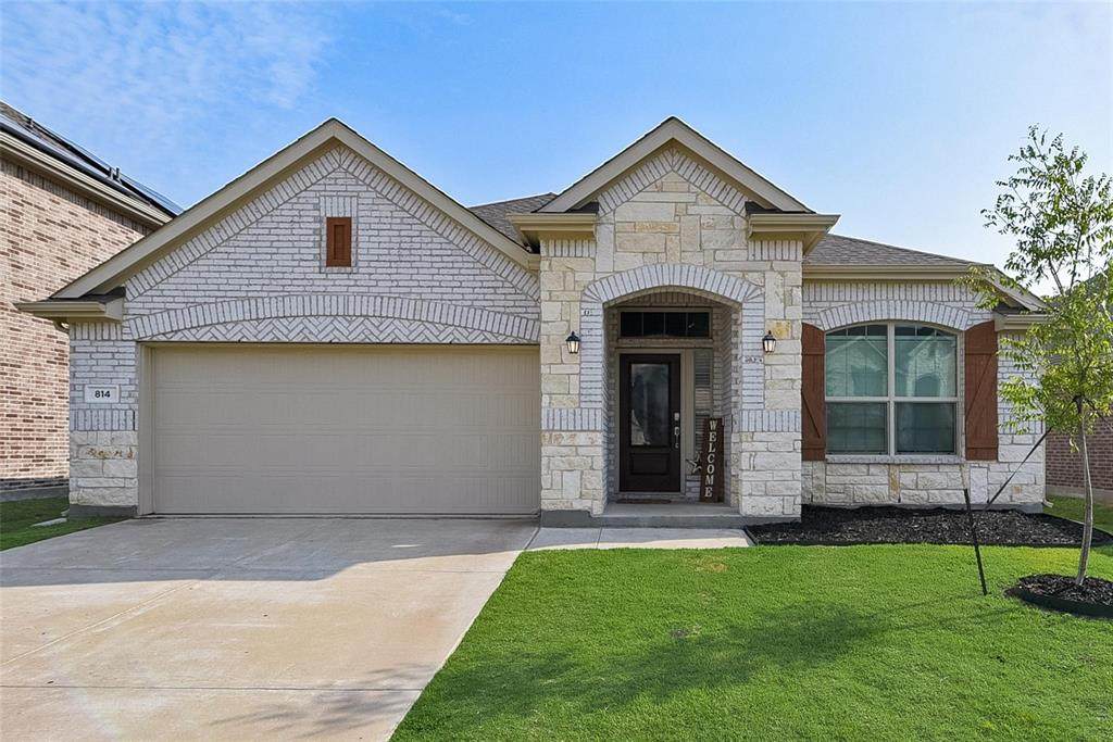 814 Bluewood Street - Photo 1
