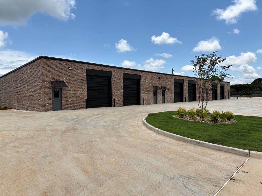 5550 Barksdale Boulevard - Photo 1