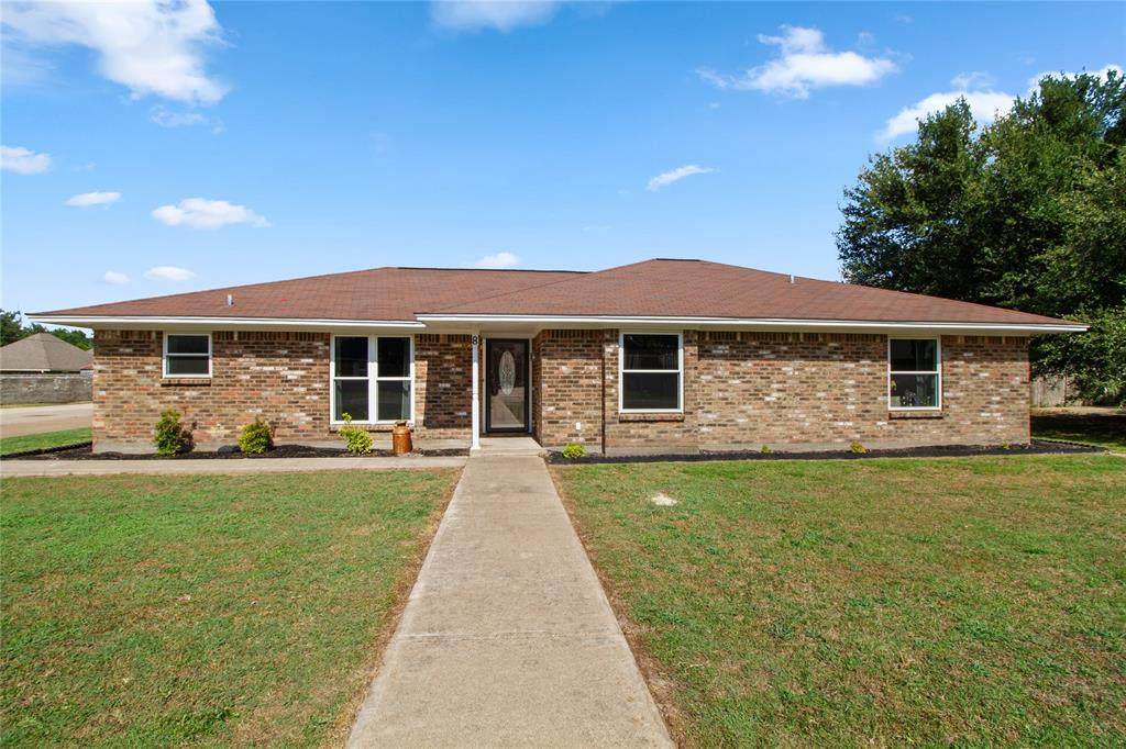 8 Circle Drive - Photo 1