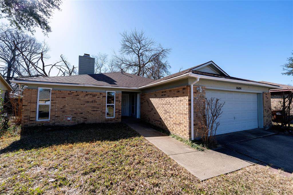 1604 Lilac Lane - Photo 1