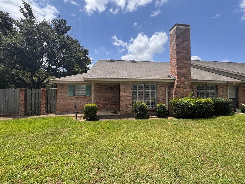 205 Northwood Boulevard - Photo 1