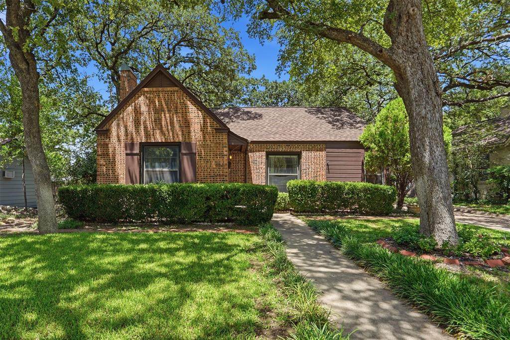 2113 Yucca Avenue - Photo 1