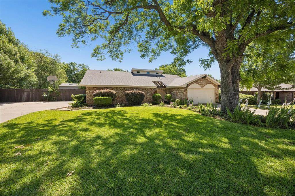 1203 Oakwood Trail - Photo 1