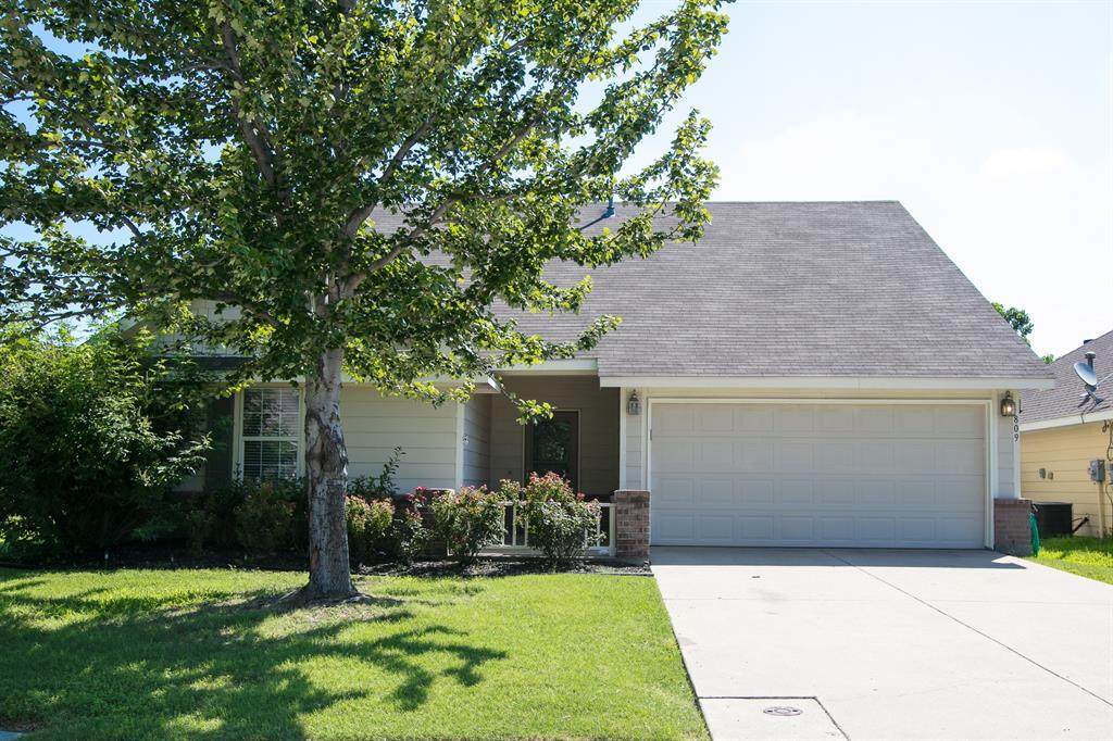 809 Robbin Circle - Photo 1