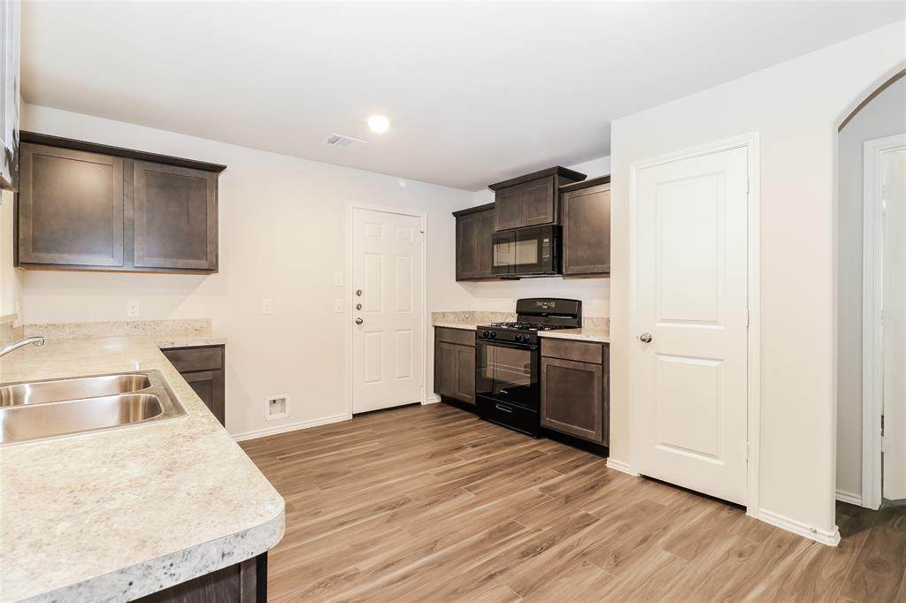 432 Woodhouse Way - Photo 1