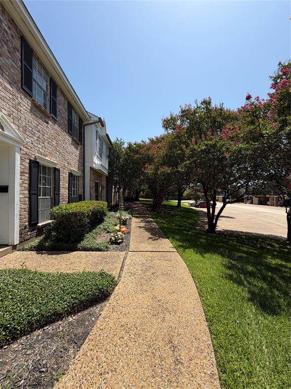 625 Trailwood Court - Photo 1