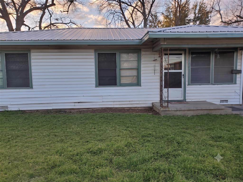 1204 Fannin Avenue - Photo 1