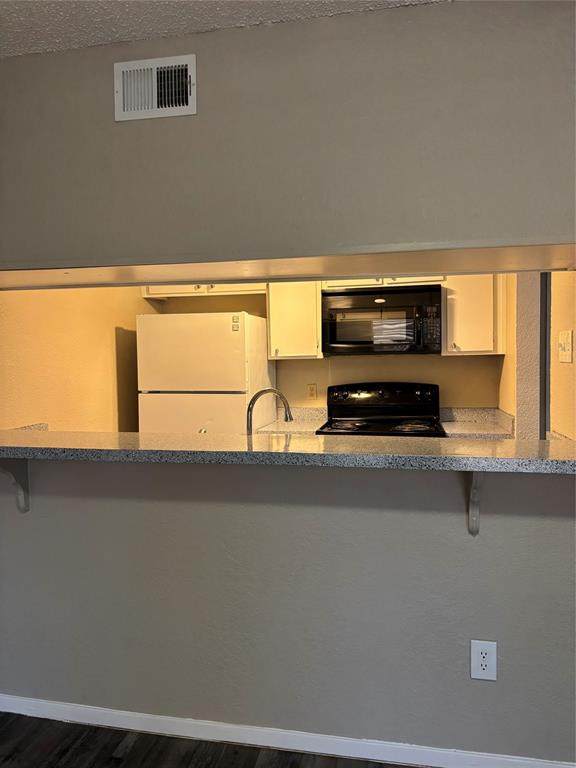 900 Center Street - Photo 1