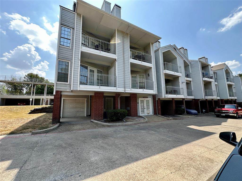 9823 Summerwood Circle - Photo 1