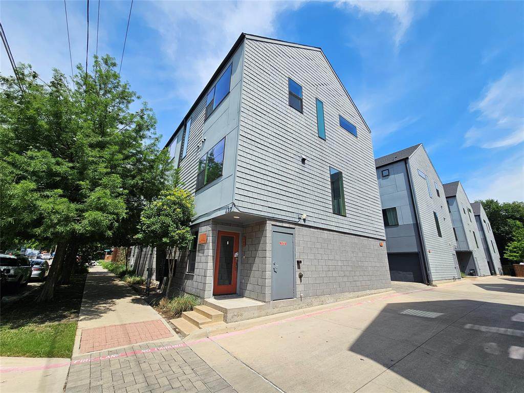 427 10th Street - Photo 1