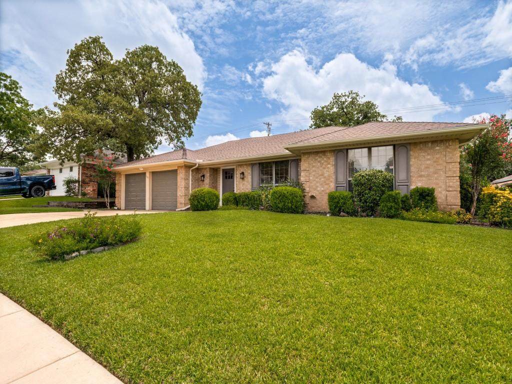 1620 Post Oak Drive - Photo 1