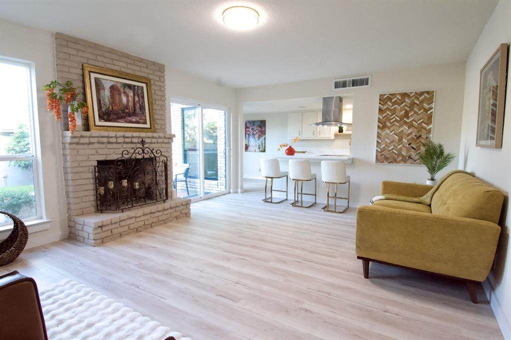 1231 Lexington Square - Photo 1