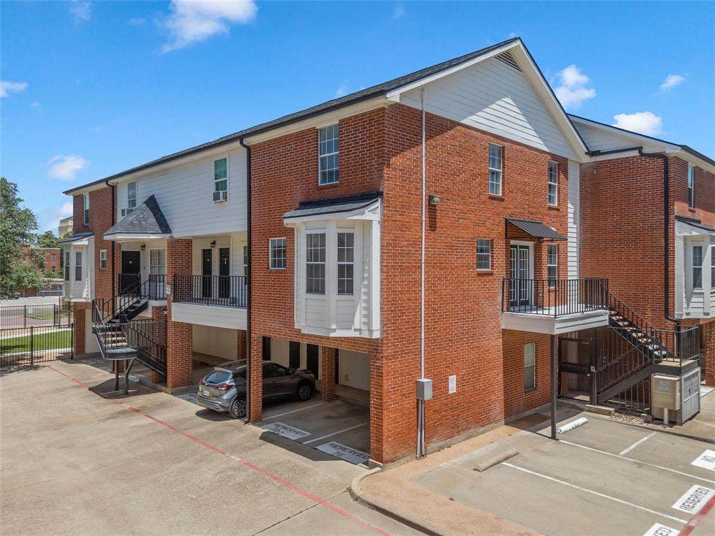 600 Bagby Avenue - Photo 1