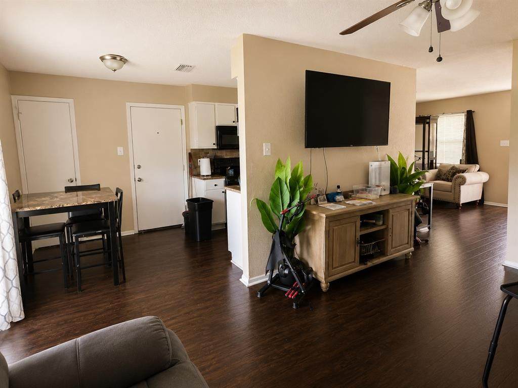 1614 Lee Street - Photo 1