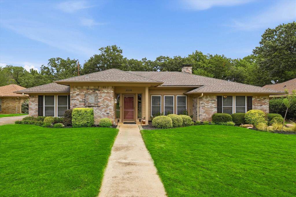 2816 Creekwood Drive - Photo 1