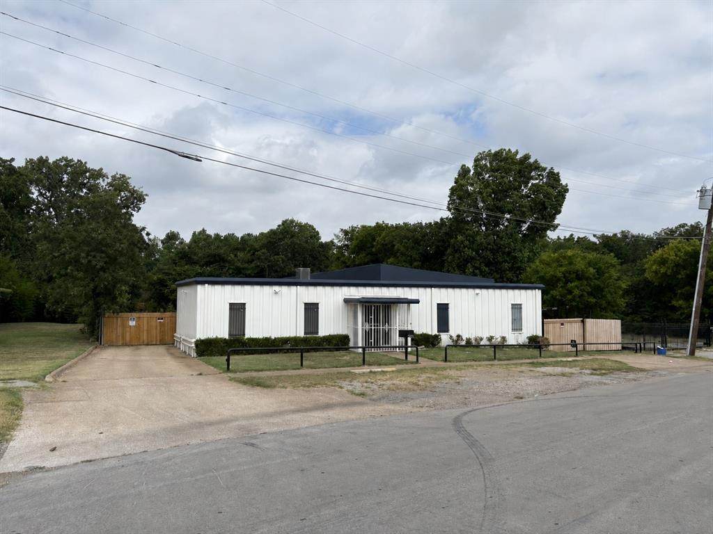 2211 Lamont Avenue - Photo 1