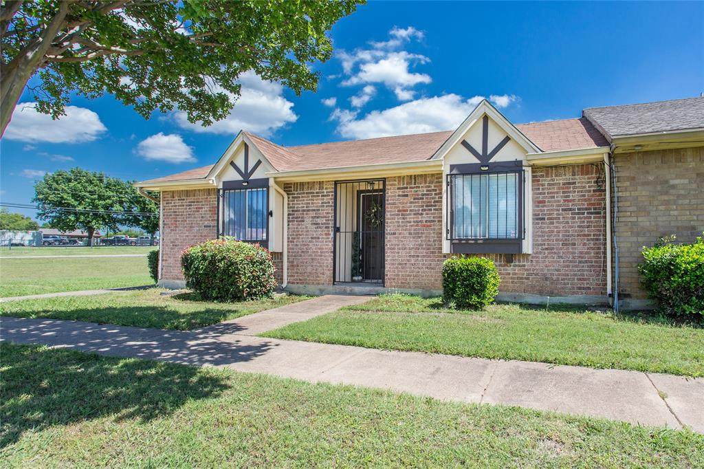 33 Townhouse Lane - Photo 1