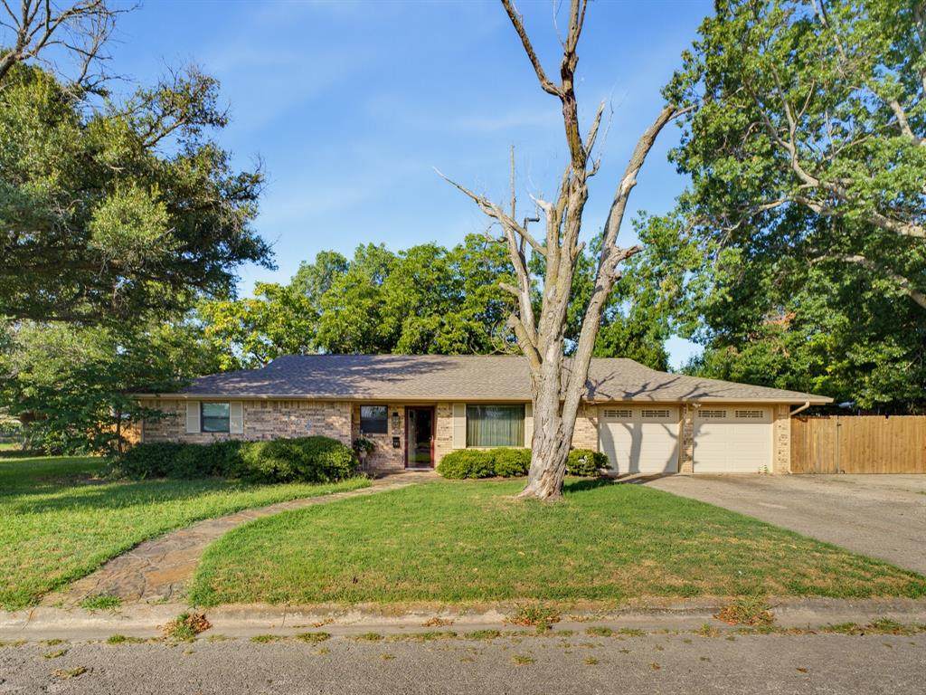 702 Preston Street - Photo 1