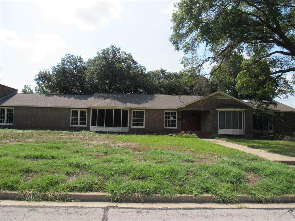 3300 Oakridge Lane - Photo 1