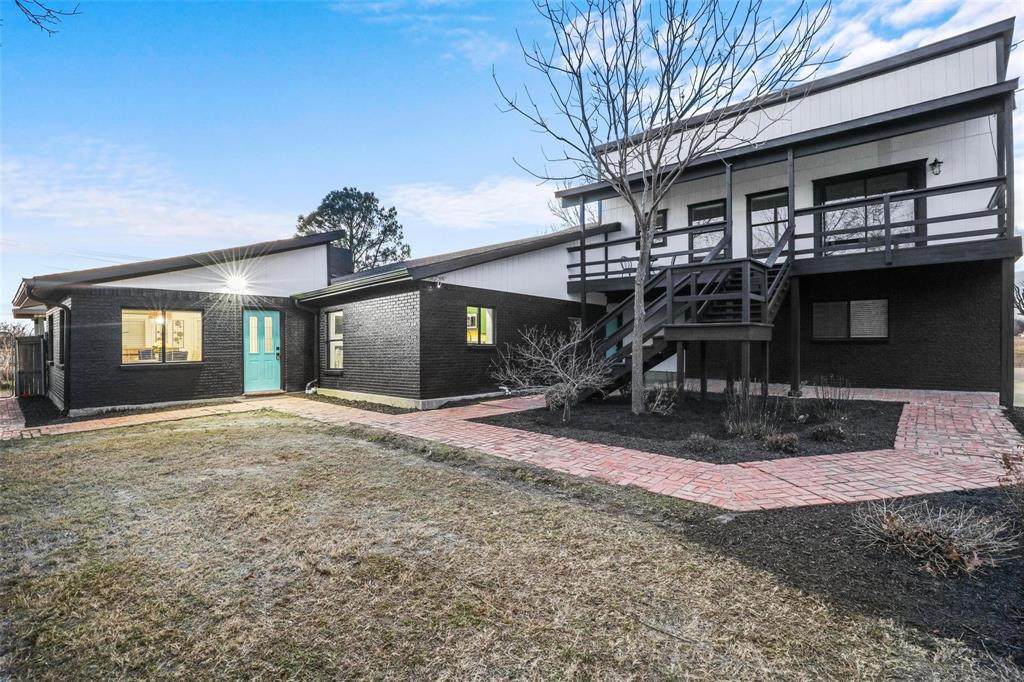 1510 Hillcrest Boulevard - Photo 1
