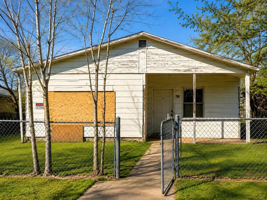 1204 8th Street - Photo 1