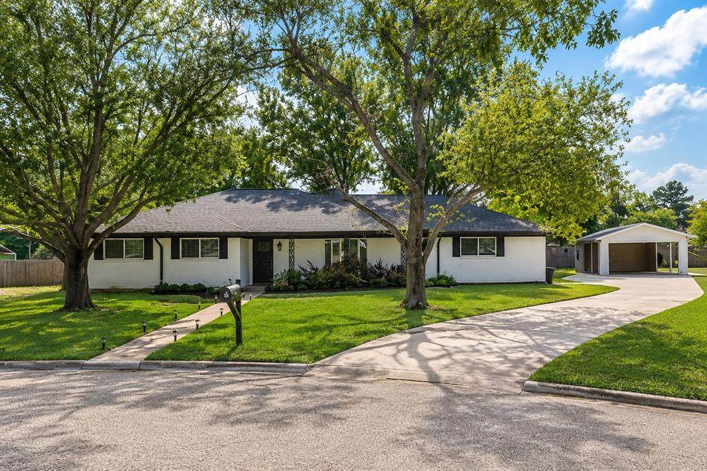 112 Royal Lane - Photo 1