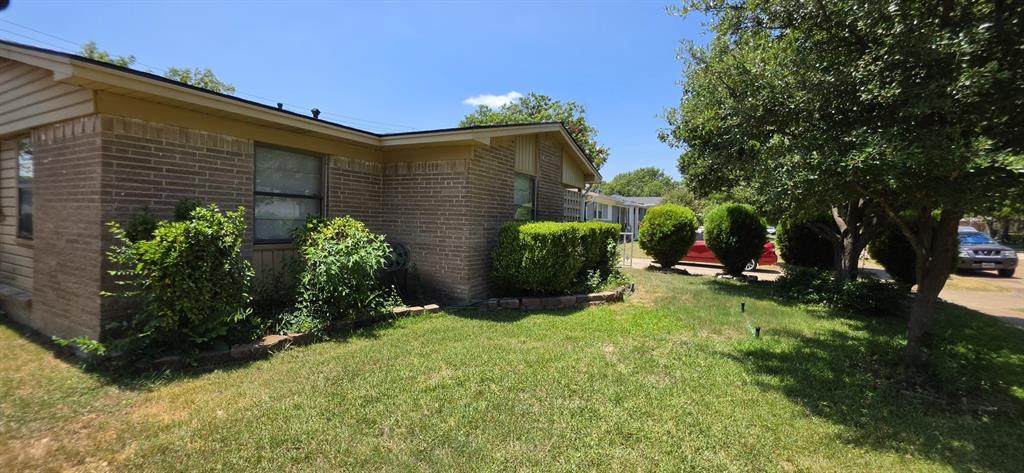 4302 Longleaf Drive - Photo 1