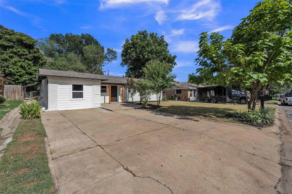 408 Simmons Drive - Photo 1