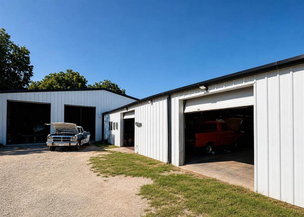 306 Oak Avenue - Photo 1