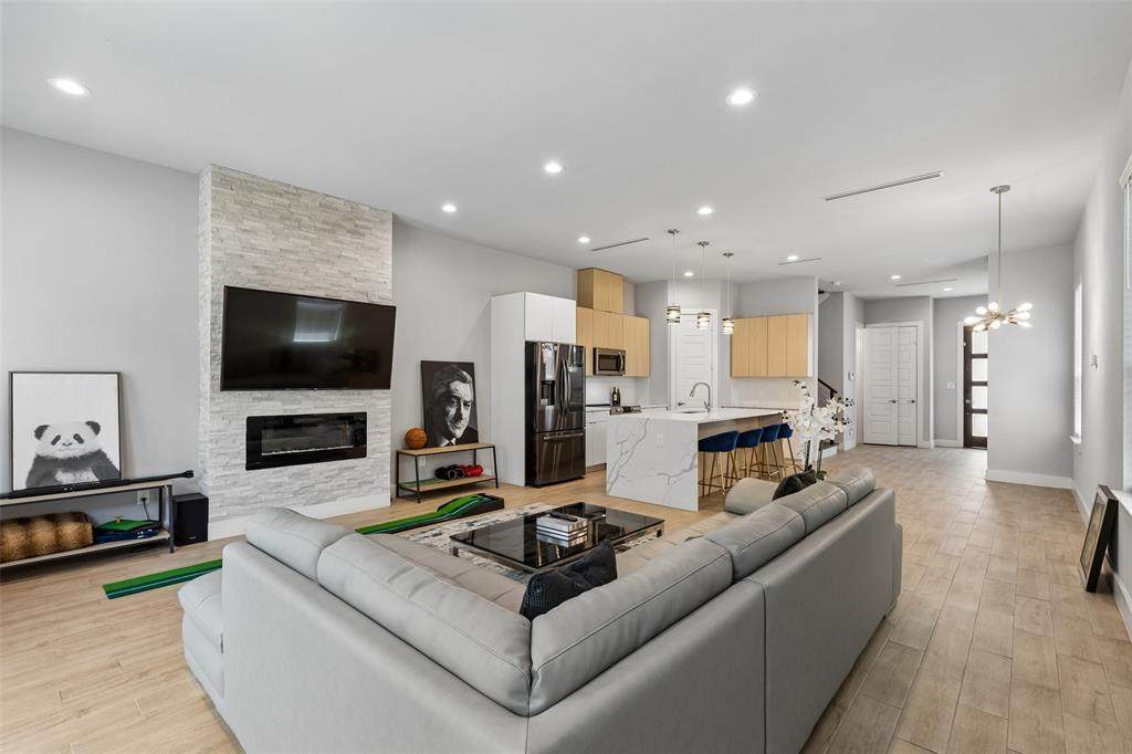 2603 Crossman Avenue - Photo 1