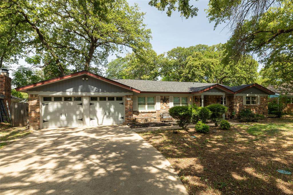 637 Post Oak Drive - Photo 1