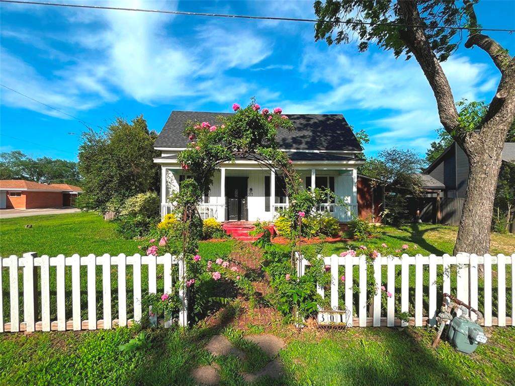 301 Main Street - Photo 1