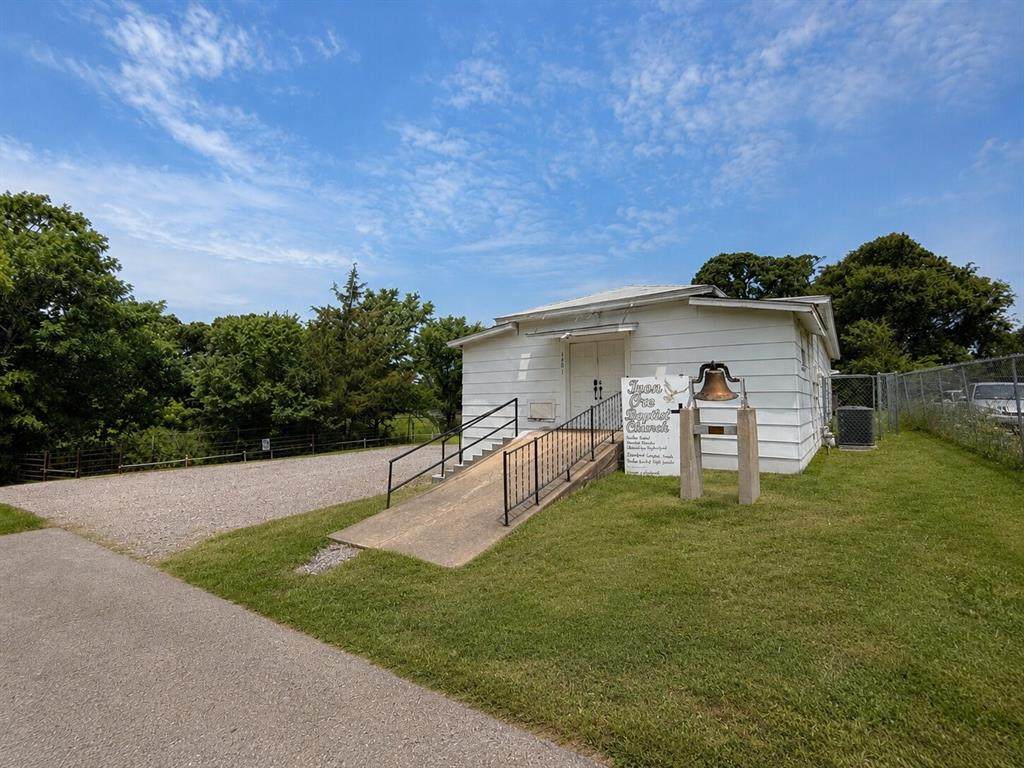 1401 Dubois Street - Photo 1