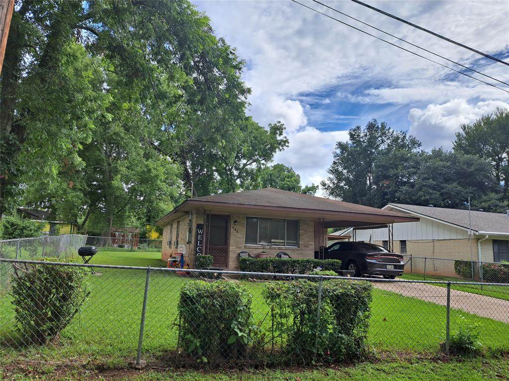 546 Barry Street - Photo 1