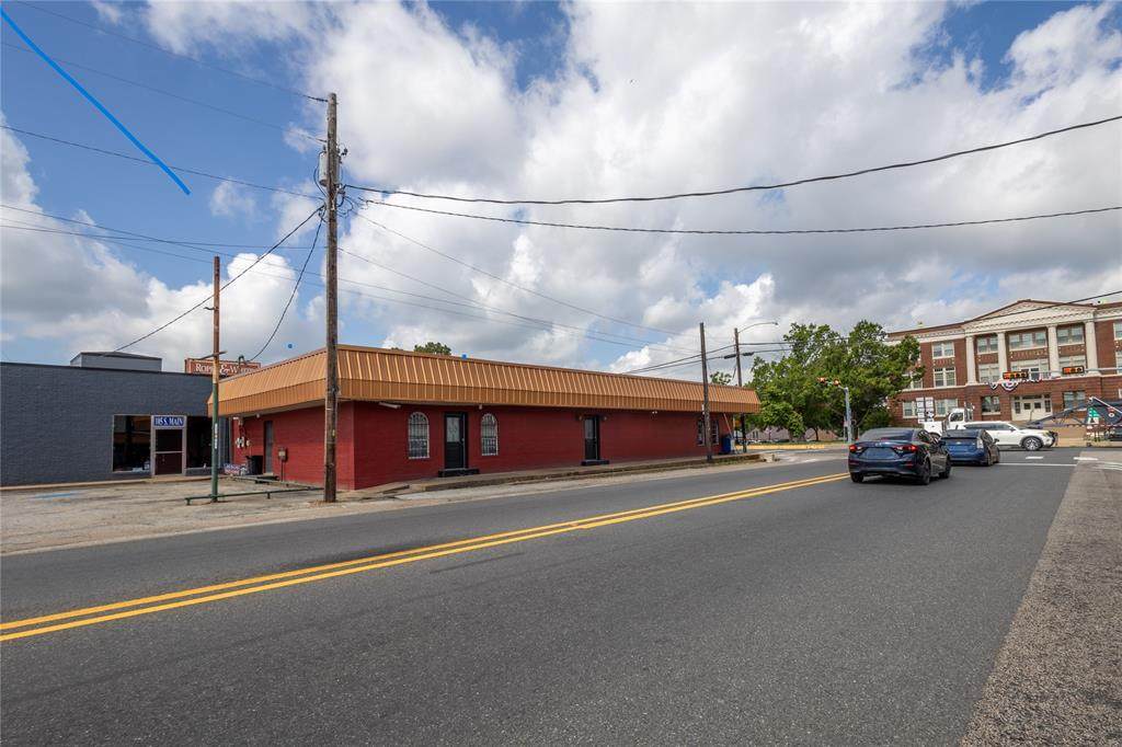 101 Main Street - Photo 1
