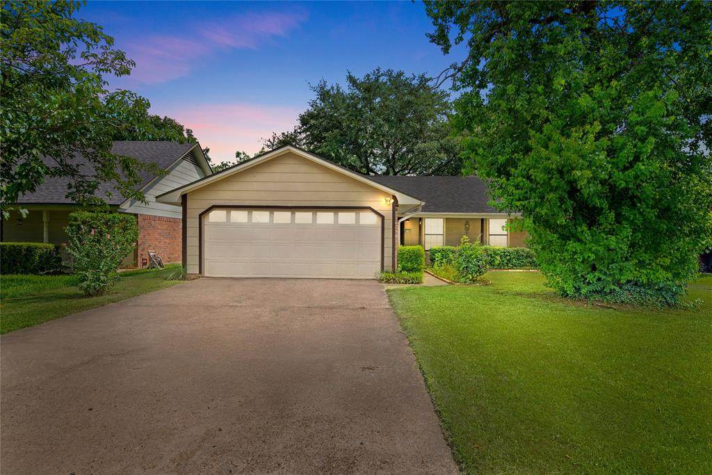 2526 Downs Circle - Photo 1