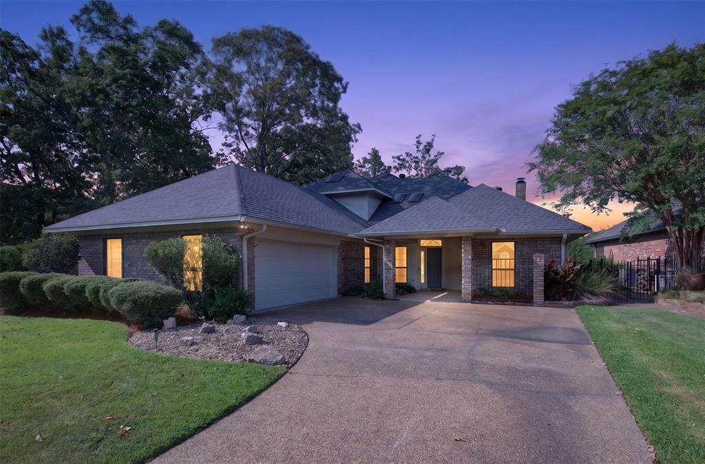 10090 Chenier Point - Photo 1