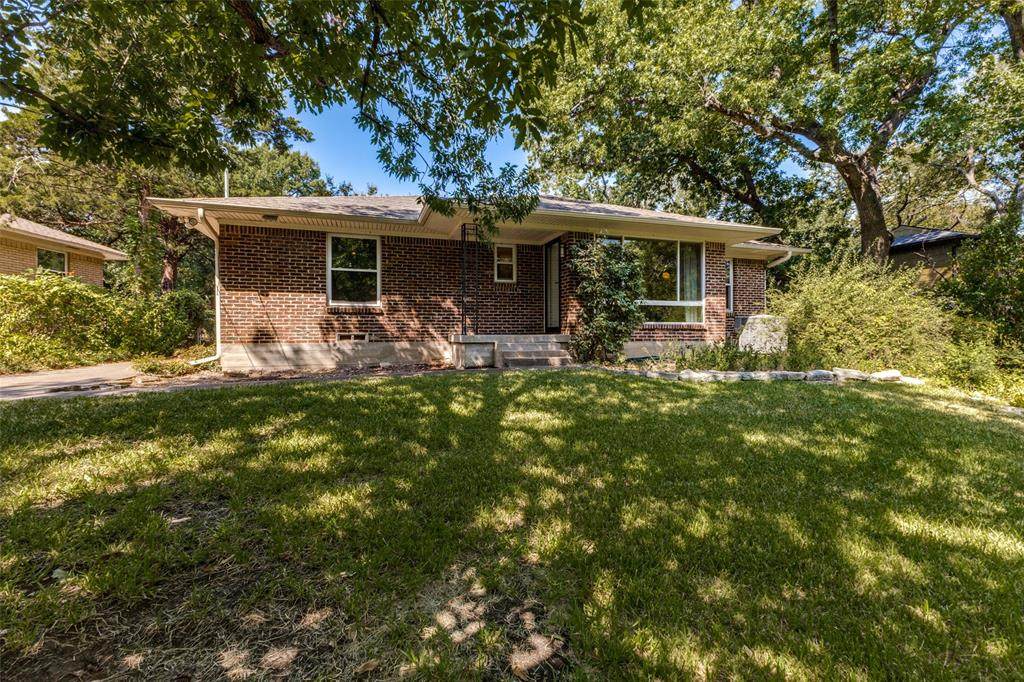 605 Ravinia Drive - Photo 1
