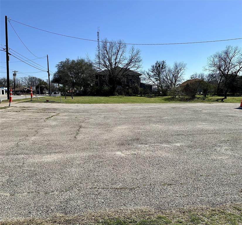 1011 Main Street - Photo 1