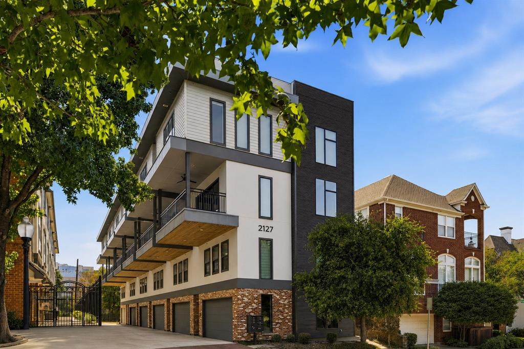 2127 Clark Street - Photo 1
